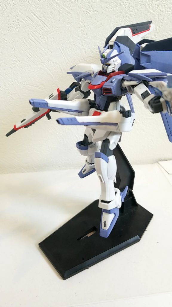 腰のレールガンをF91のヴェスパーに
これでビームシールドも貫通する(はず)