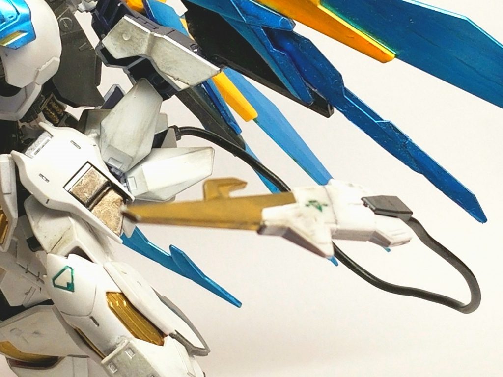 武装紹介 テールブレード
ルプスレクスの武装と同一のもの。
バックパックに装備していたのをリアスカートに移植。
トランジェントグレイシャーのリアスカートを射出機構として採用しました。
