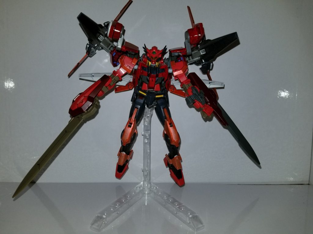 トランザム発動時には各部のウィングを展開して安定性を高める。
太陽炉を4基搭載し、安定器を装備しているおかげか同程度の完成度のガンプラの中では稼働時間が長い。