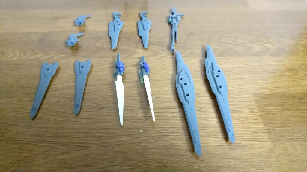 ダブルオーガンナーに装備してある射撃武器11個です。リアアーマーには接近戦になった場合を考えてビームサーベルを2本装備してます。