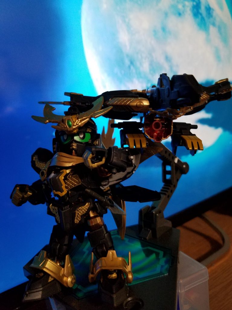 いかがでしたか
やっぱり
バンシィカラーはかっこよくて
いいですね
ゴールドも目立って
忍者ぽさもかなり出ました
ちなみに手裏剣のアクションは紙でつくりました。　

今回、艶消し黒のスプレーで先に染めて、赤いシールのところをゴールドに塗ったんですがはみ出しまくって旨く塗れませんでした。
良ければいい方法教えてください
お願いいたします

コメントよろしくお願いいたします