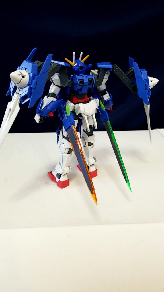 背面
大きく変更した「ツインドライブゼロ」
トランザムの安定性はもちろん、ブレイクデカール事件の時に発動した光の翼を参考に、ツインドライブからウィングガンダムゼロカスタムの翼が生成されるようになった