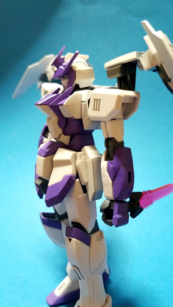 装備はビームダガーを持たせています。
トライデントも候補にありましたが、「人間態」の人魚姫が持った物が短剣だった為、ビームダガーとしました。