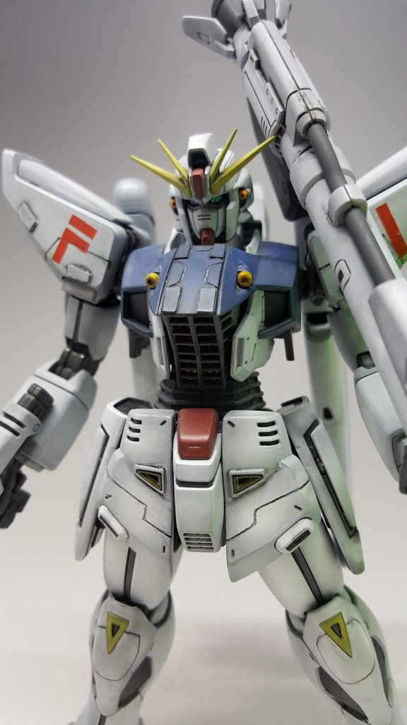 胸、肩、腰、足と、左右対称の筋彫りを心掛けました(´∀`)
カッコいいけどなんか物足りないなぁと思ってたので、ガッツリ彫っちゃいました( ´ ▽ ` )ノ