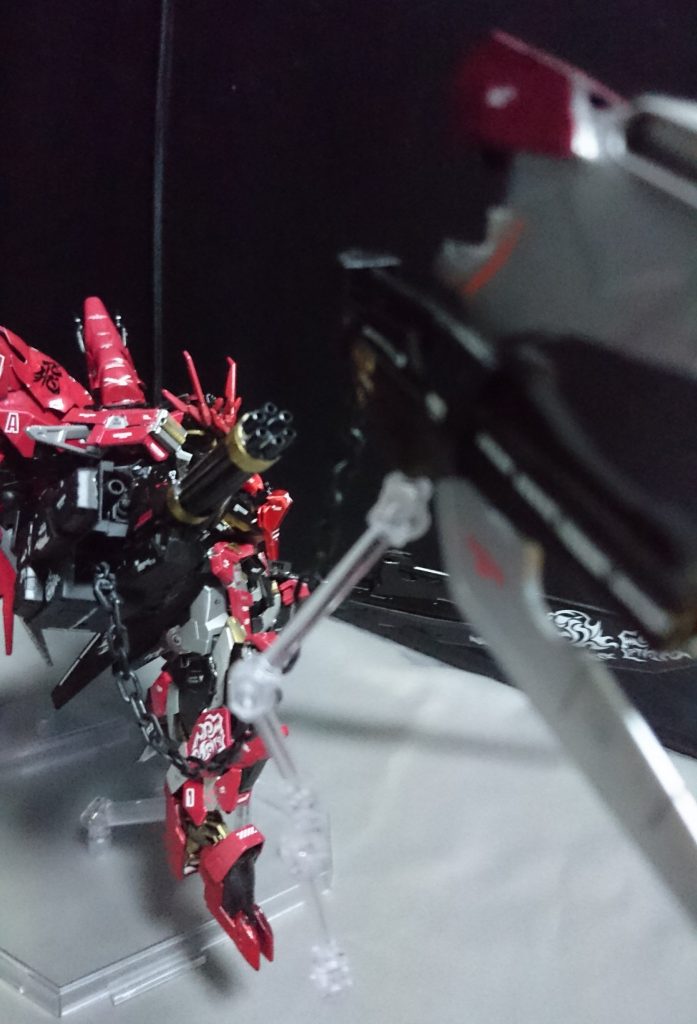 爪付銃は相手に向かって飛ばすことが出来ます!