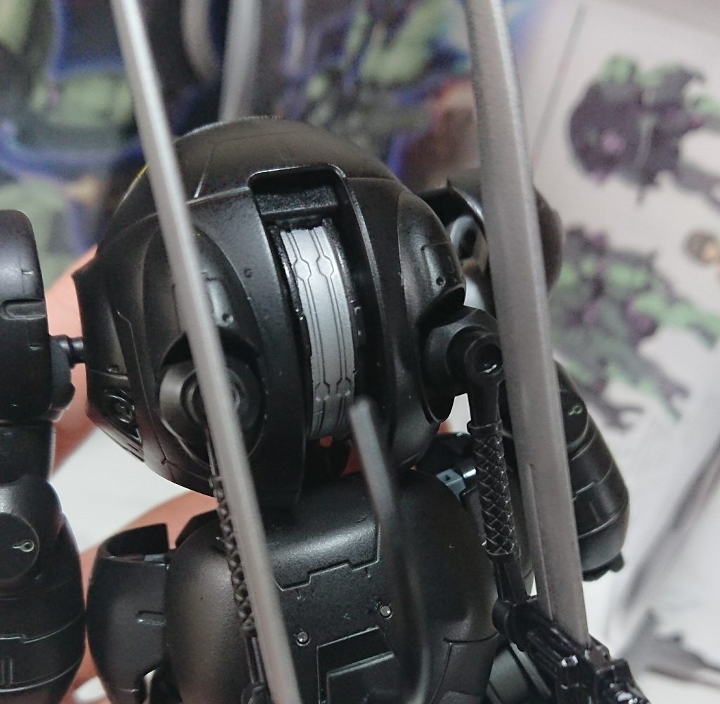 小さな箇所にも小さなシールを…苦労しました。あと背中のフレーム?も色分けしました。