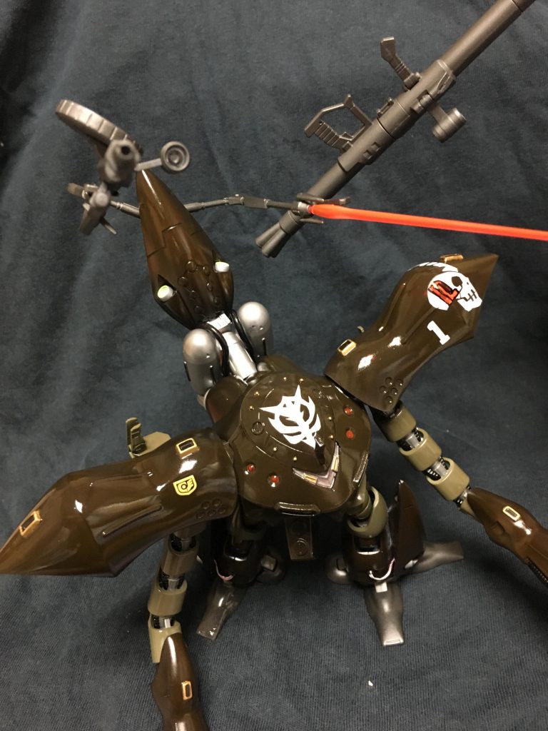 ザクマシンガンだって!ビームサーベルだって使えるんだ!