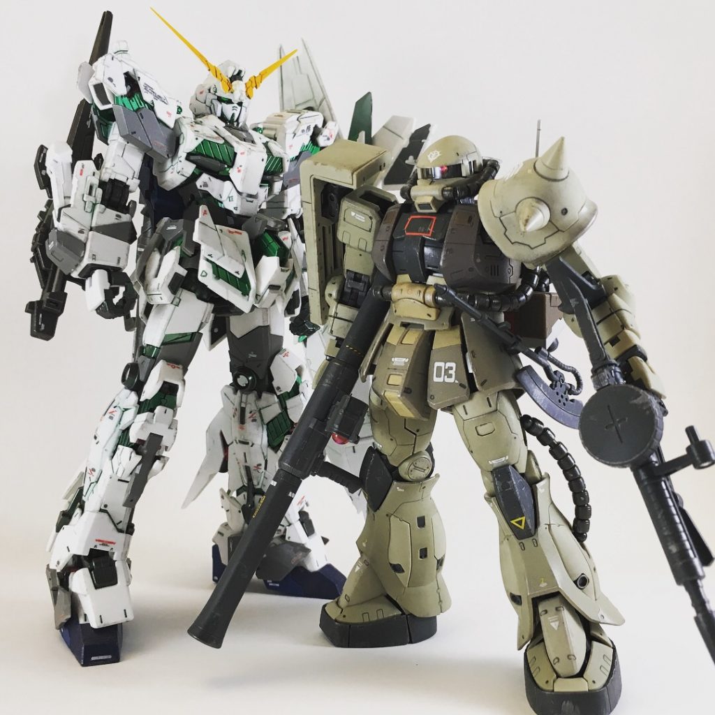 ウチに残ってるRGのプラモと並べたペロリ。当時生まれた亡国のお姫様が17歳になるまでにMSの背丈もここまで伸びるのねぃ。