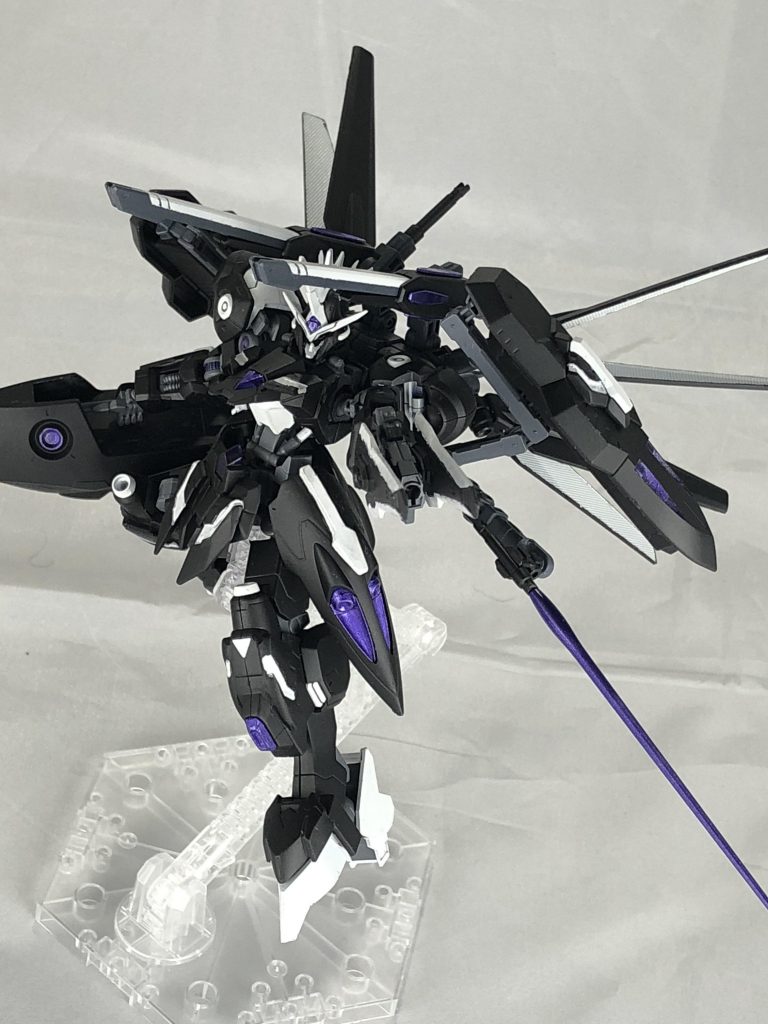 シュテルネビームキャノン&ビームサーベル(隠しアーム)。クアッドシュテルネキャノンよりも威力はありませんが、それでも充分な威力と連射が可能です。