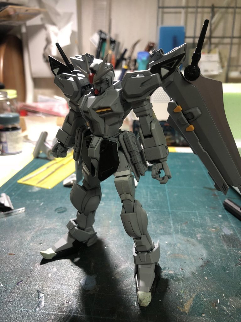 つま先もパテ盛り整形、太ももは延長ついでにロール軸仕込んで段落ちモールドっぽくしてます