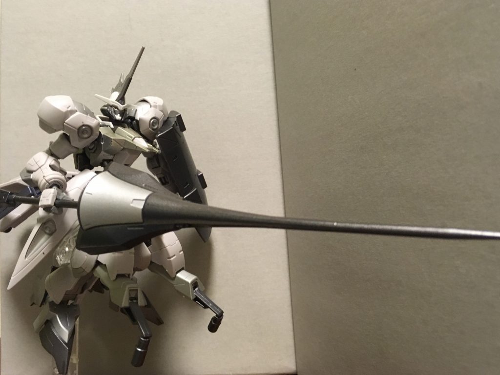 高速ホバー形態。地上での戦闘においても柔らかな防御と鋭い突撃が可能となっている。