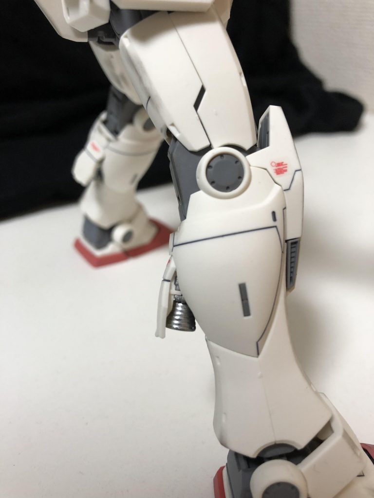 足のスラスター展開。