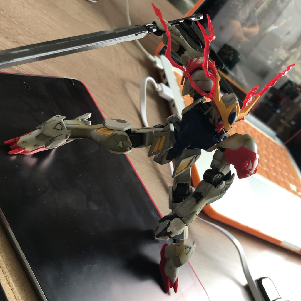 リミッター解除の赤い光をどうするかとても悩みました