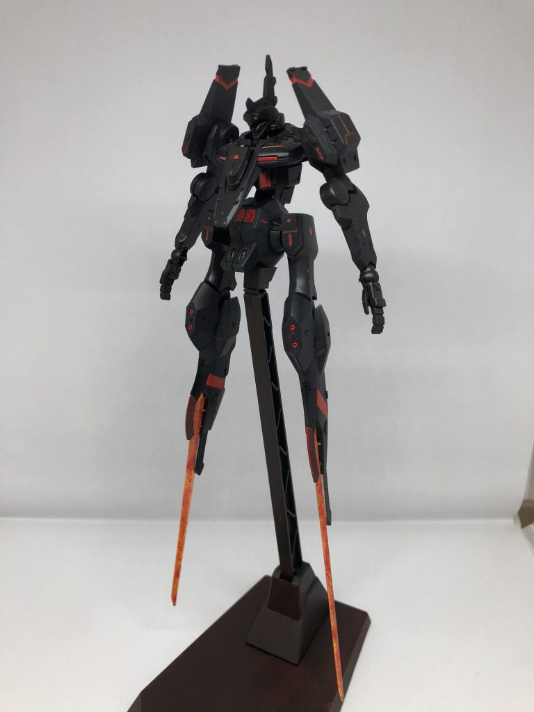 遠目から見ればあまり文句は無いのですが近くから見るとスミ入れしたところがはみ出ていたりと結構ガバガバだったりします。