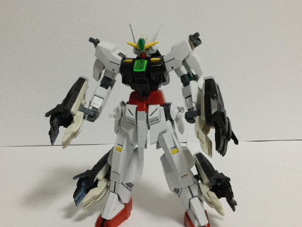 分離中は貯蔵タンクで動くのでGNバズーカではなくクローコンテナで格闘戦