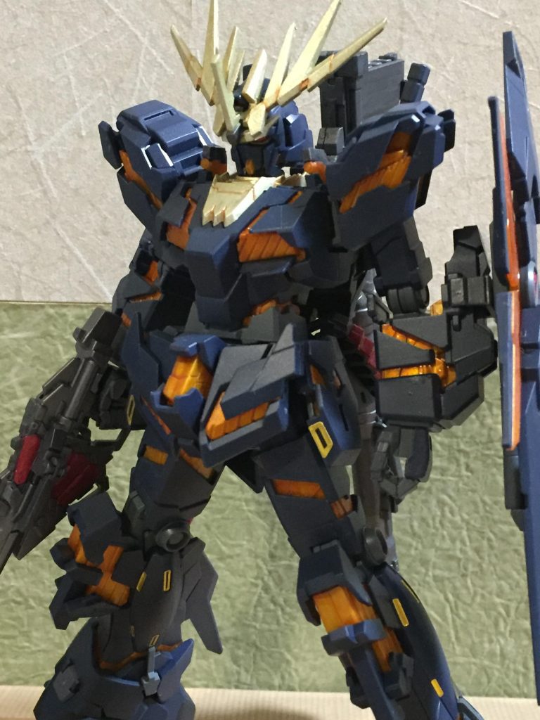 アームドアーマーより、この武装の方が好みです。
サイコフレームのクリアオレンジ塗装は、お手軽な割にかなり効果が有りますね。
元キットの完成度も高いので、かなり満足しました。