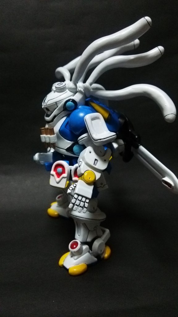 ポシェットなどもプラ板とパテで作成。