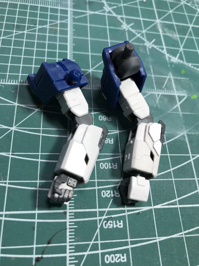 腕部ディティールアップ①
ここではスジボリとプラ板を貼ってます