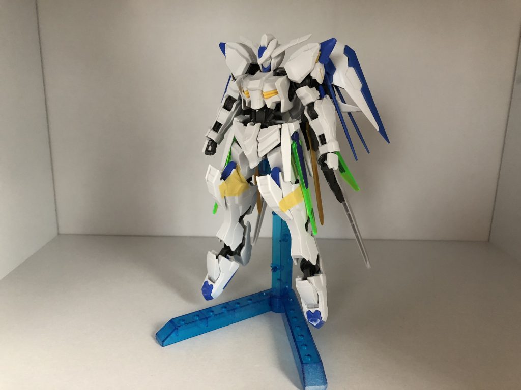 最初はこんな感じでした。
膝の部分に付けようとしてたアーマーは邪魔になりそうだったので外しちゃいました…