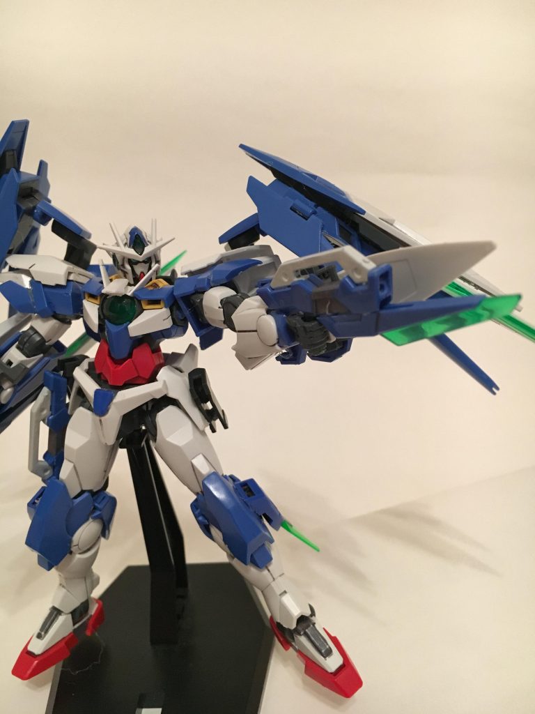 武器も少し減らしてます。ソードビットとブレイドガンを組み合わせたGNベイオネットガンを装備。ブレイドガンは絶対に使いづらいだろうと考えたのでこの形に再構成。