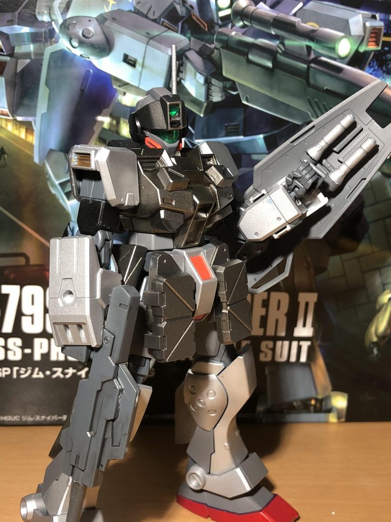 腰にあったビームサーベルはシールドに