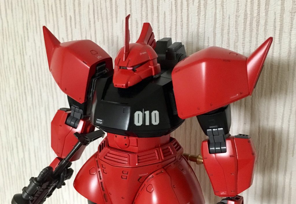 表面処理を行なった後にモンザレッドとブラックで塗り分けています。