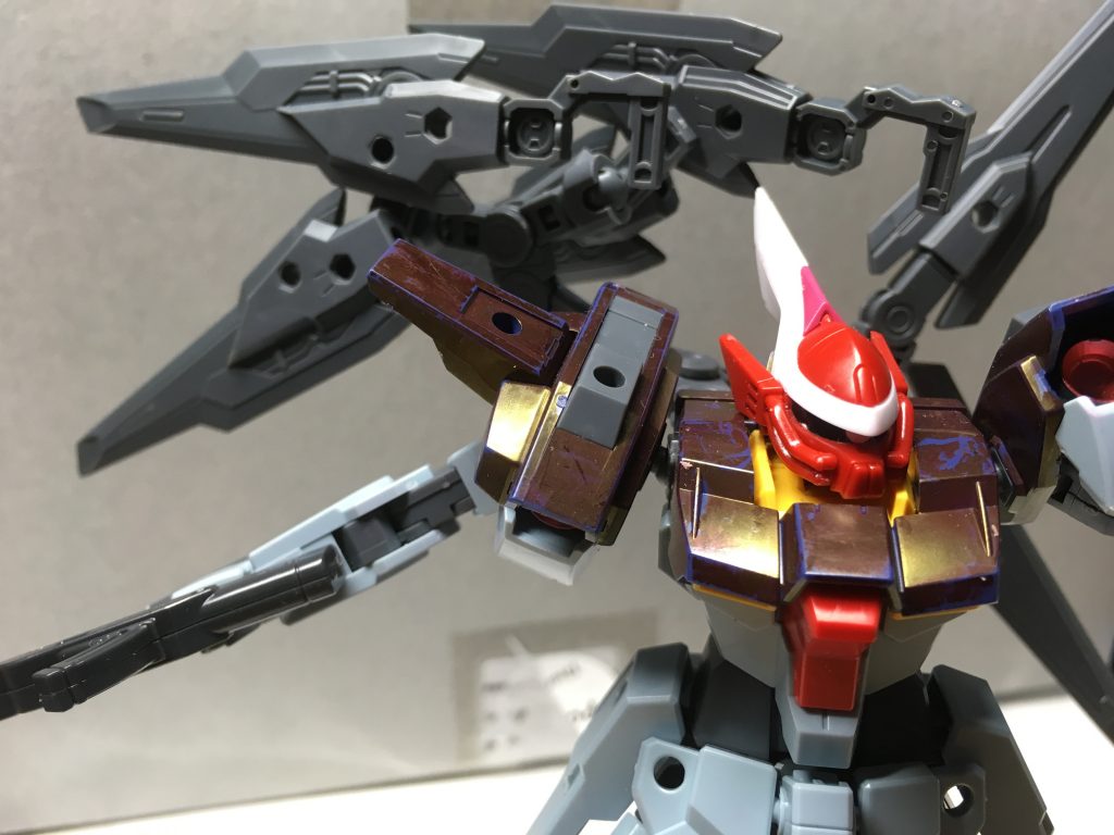 ライフルは、バックパックにマウントしています。