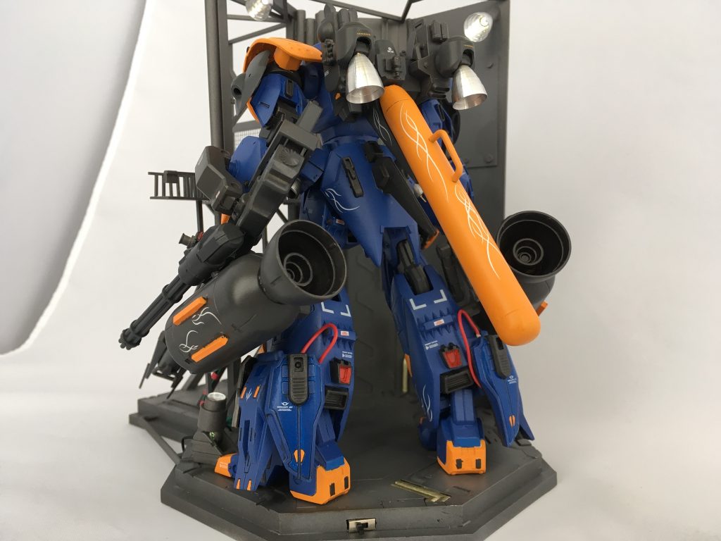 足首については足先と踵でそれぞれ別のキットを使用。ガンダム系の踵なのだが違和感はないスタイルになっているとは思う。