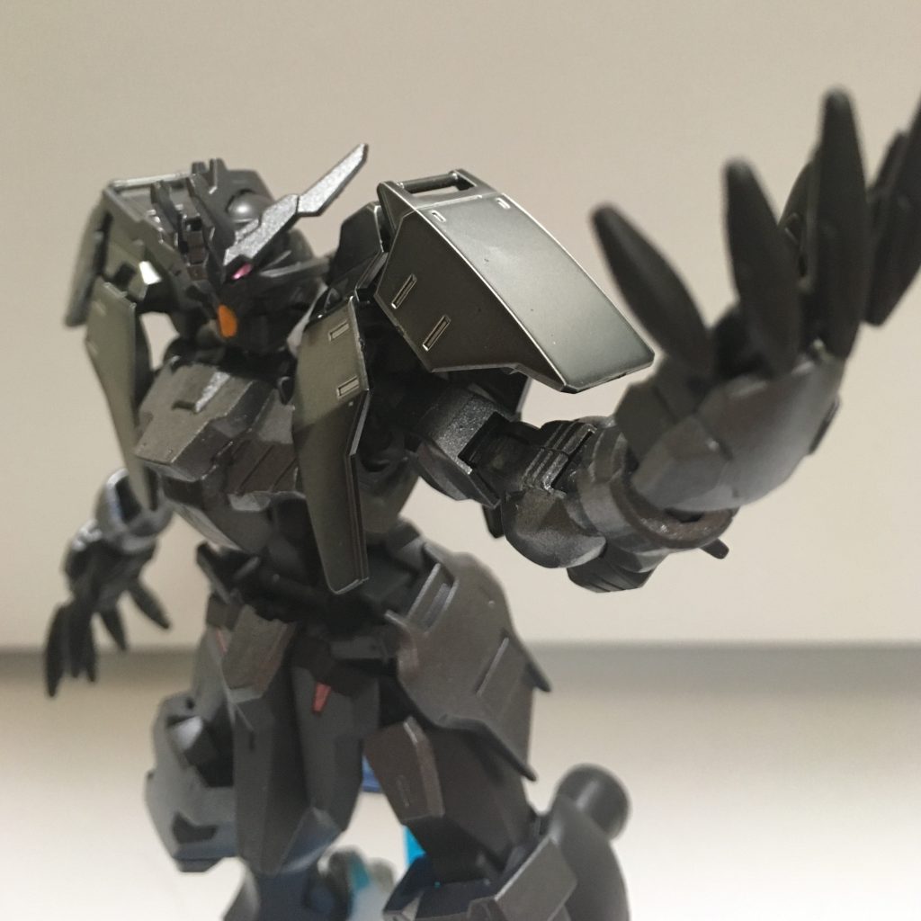 超硬度雷爪　ネメシス
　敵装甲を切り裂く超硬度の鉤爪。また，放電機能を有し，敵ＭＳ接触時に高電圧電流を流し，敵機を沈黙させることができる。