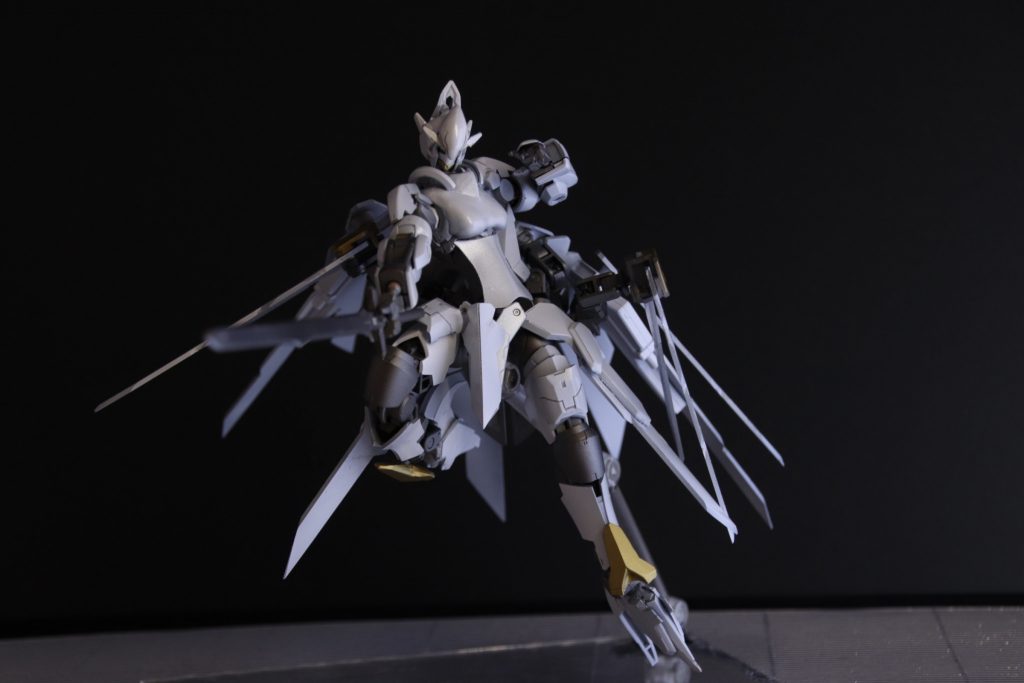 同じ様に自我を持つMAが暴走し人々を襲うなか人と協力し
厄祭戦末期まで活躍した