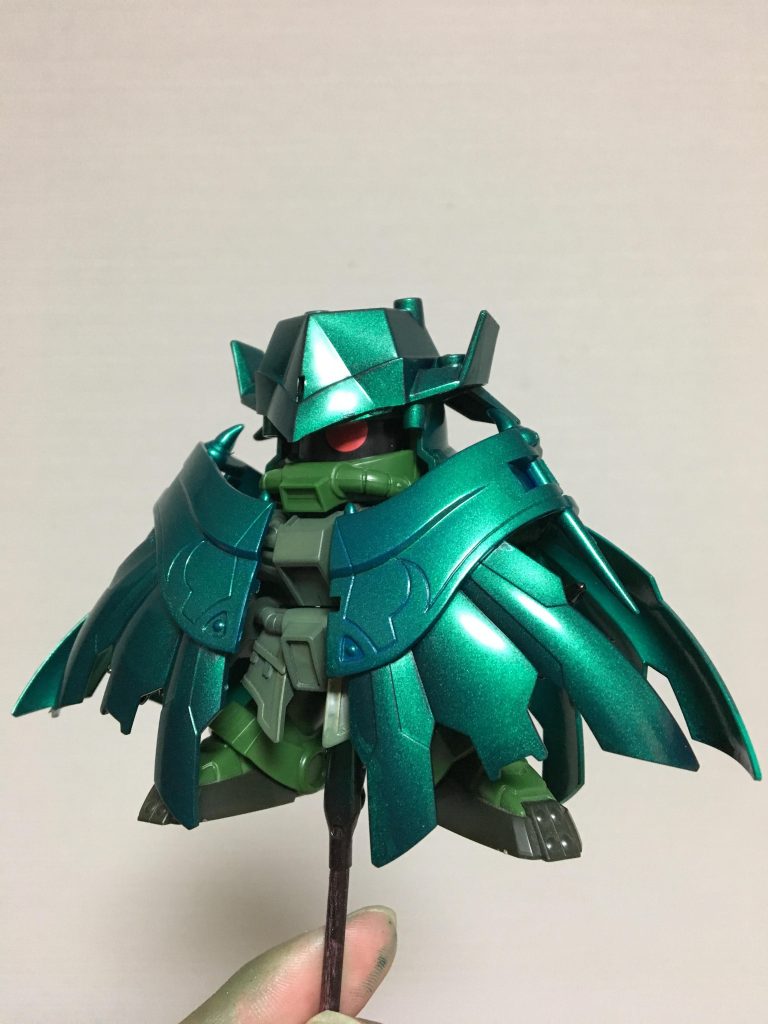 胴と腰にガンダムカラースプレーMSグリーン、帽子とマントにMr.カラースプレー77番メタリックグリーンを使ってます