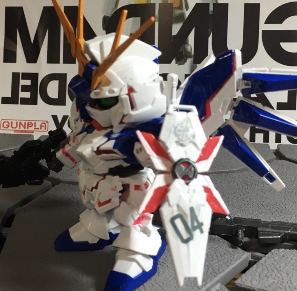 バンシィ、フェネクスに次ぐ4号機のナンバーが確認できる。