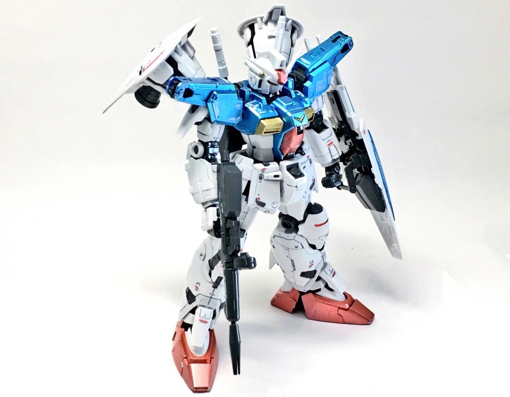 今回はガンダムマーカーのみを使用した塗装という事で、普段やらないメタリック塗装になっています。