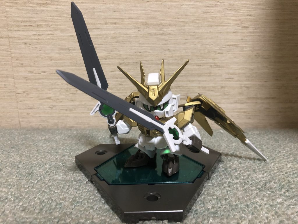 メイン武装はメイン写真でも目立っているGNダイバーソード