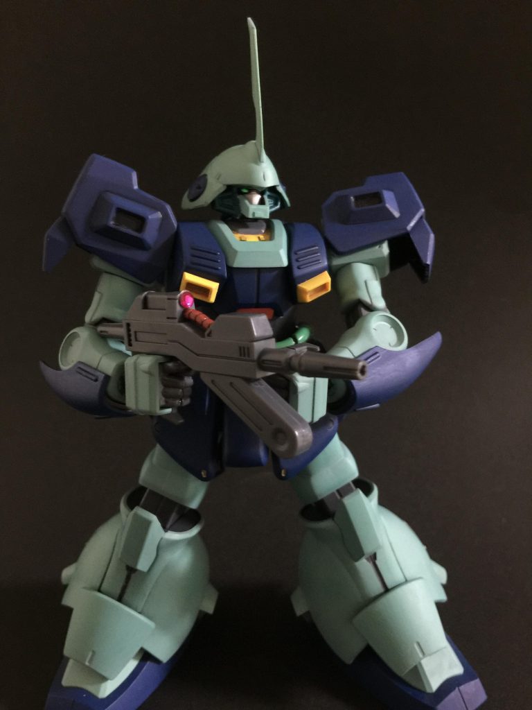 地上戦仕様という事で胸部ダクトを追加してます。
オール筆塗りなのでムラが目立ちますね。