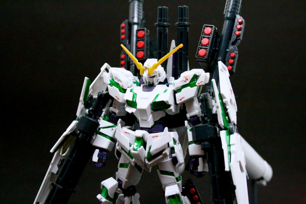 サイコフレームはシャインシルバー⇒ メタリックグリーン
白装甲は下地⇒ パールクリヤー
となっております