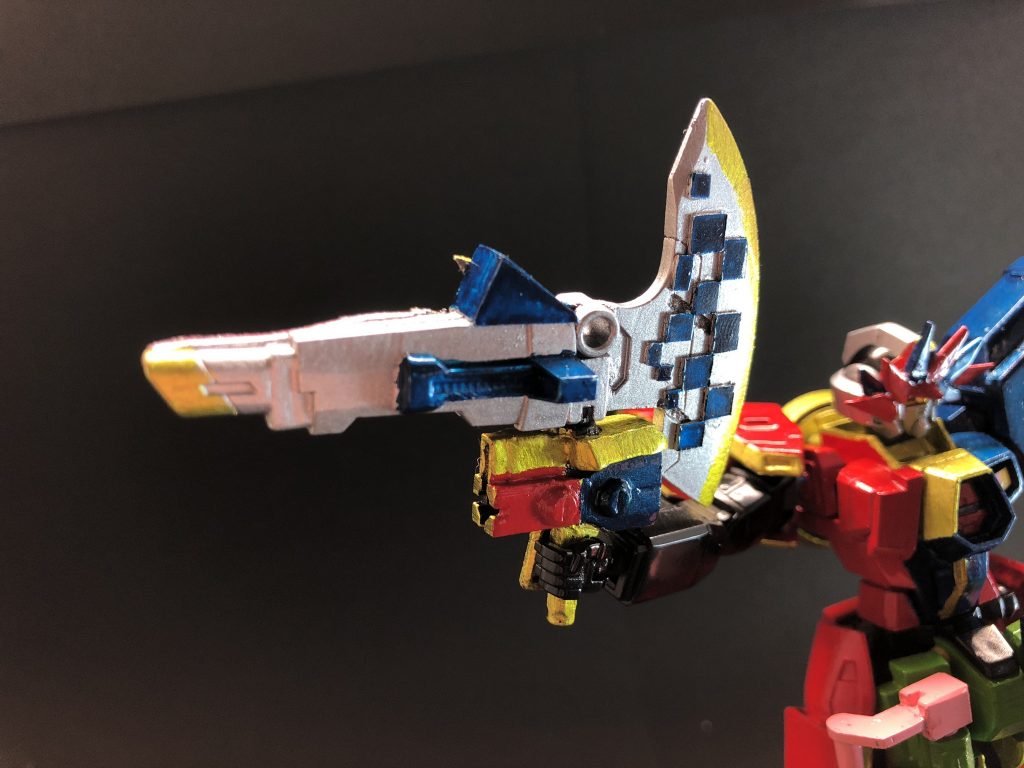 武装はガシャコンパラブレイガン。上部分を回転させて斧と銃で使い分けることができる。