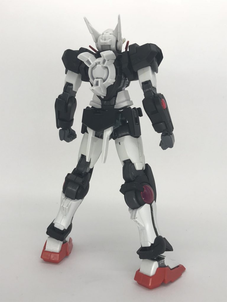 プロトタイプカラーのアストレアRFです。この機体に限らず、うちのアストレアRF達は、ほとんど共通した関節構造を持っています。なので、オリジナルのアストレアと比べると、可動範囲がかなり広くなっています。