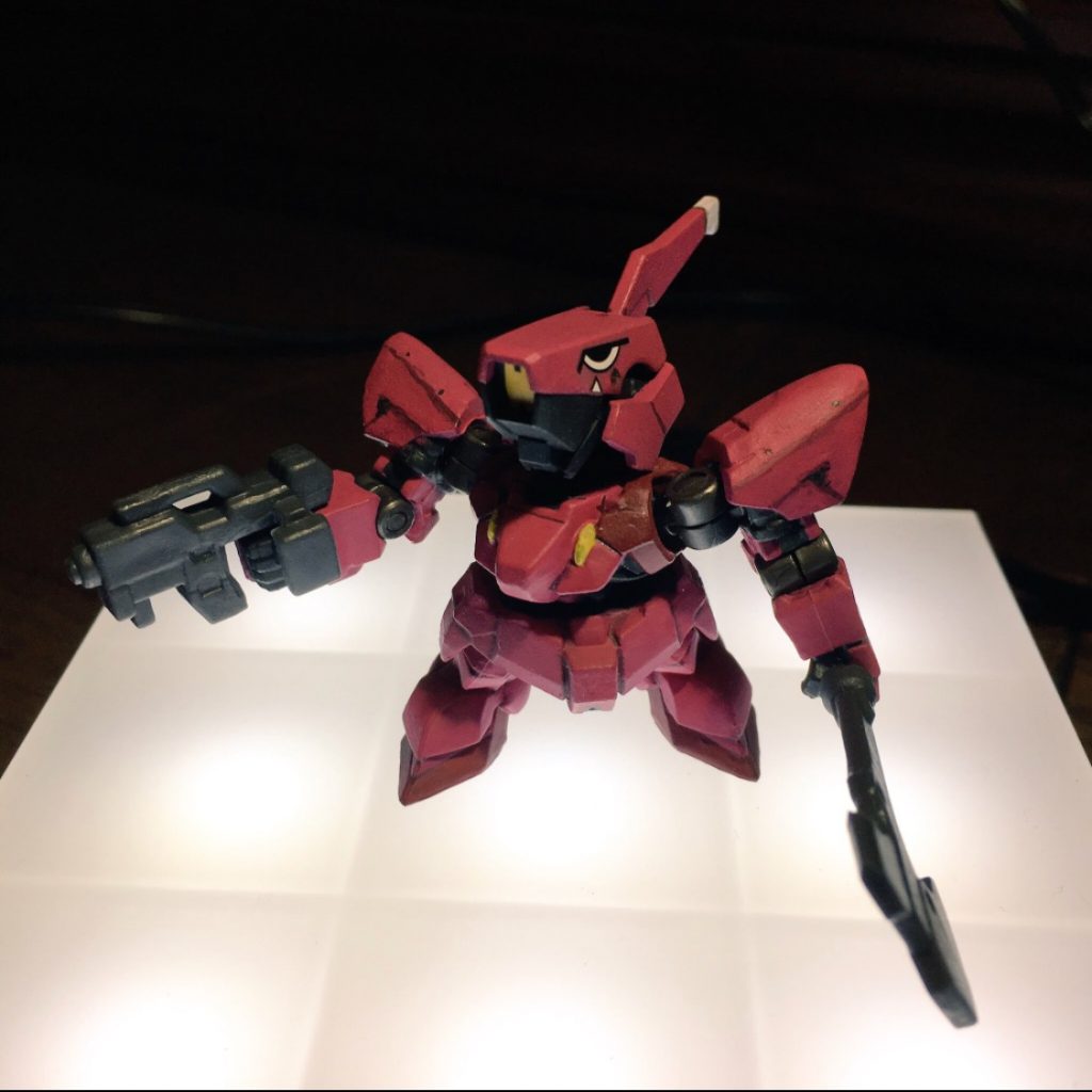 頭はHGグレイズ改弐、体はガシャポングレイズを改修してリペイント。