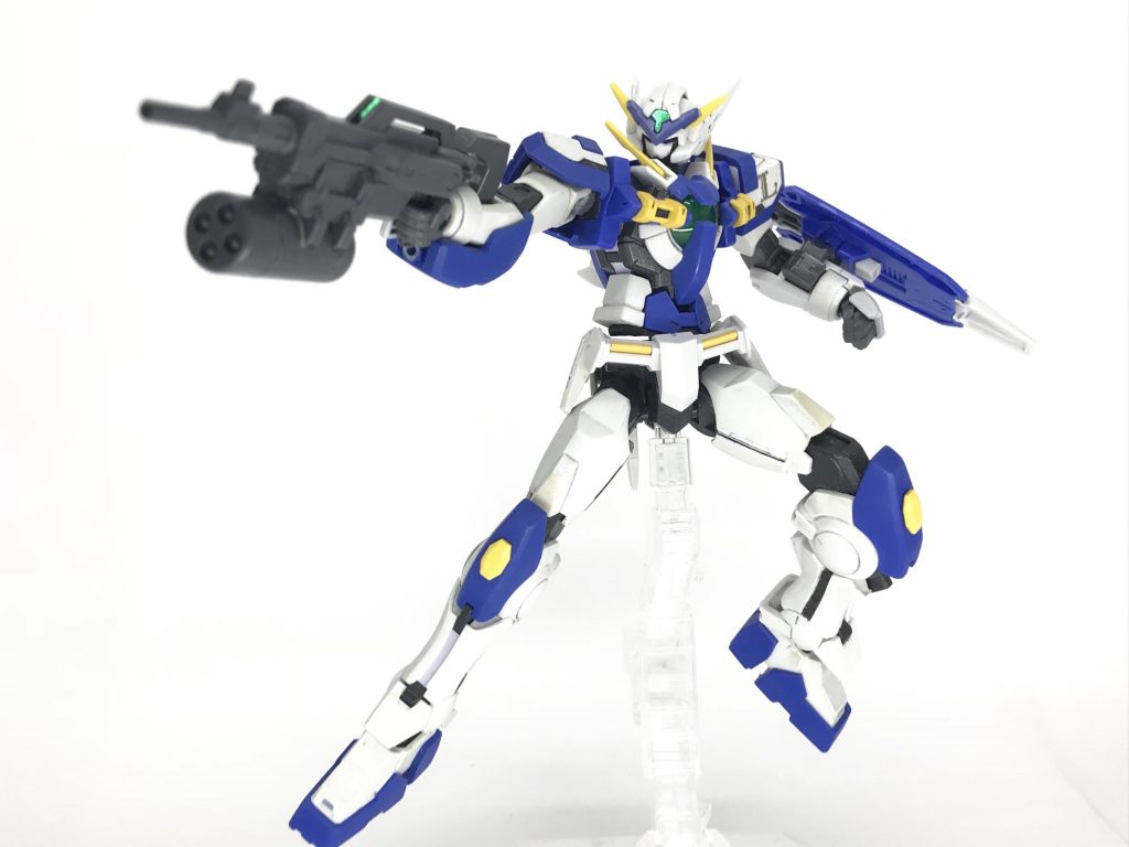 ## 種ポーズ
ライフルはバレルを延長し、リボルビングランチャーを装備しました。これなら、耐ビーム能力を持つ敵にもある程度は戦えるはずです!