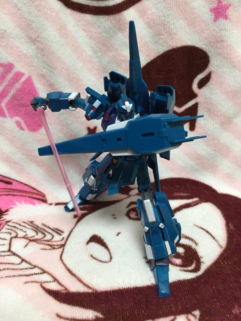 ビームサーベル
ビームの刃とサーベルは一本のみ付属
そして、サーベルの収納ギミックはありませんでした。