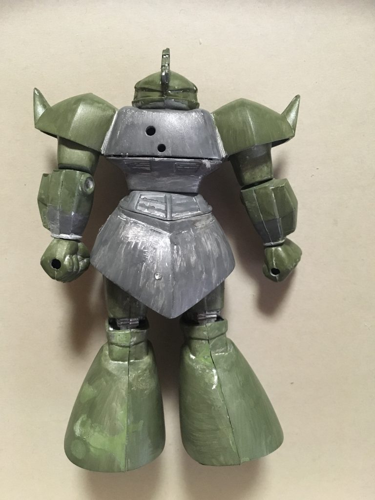 本塗装後の様子その2。
この後、ガンダムマーカーのインクを付けた爪楊枝でマーキングしました。
