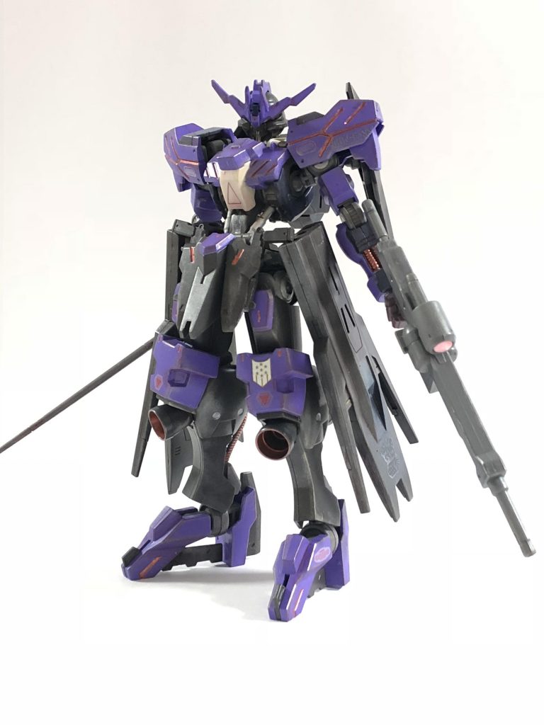 ブルーの装甲をパープルに置き換え ラインやケーブル類をメタリックレッドにする事で阿頼耶識typeE搭載の禍々しさをイメージ