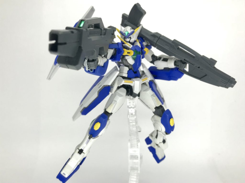 ## メタルビルドアストレアF風装備
撮影した後に、ビームピストルを装備し忘れたことに気づきました(汗)
腰のシールドは背部に繋がっているので、サイドアーマーのハードポイントにビームピストルのホルダーを装備できます。