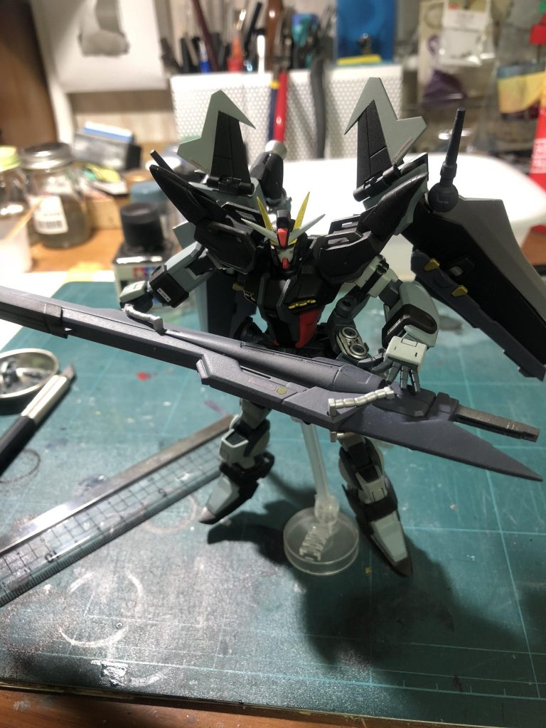 サテライトキャノンもそのままでは使えないと思い余りパーツで改造わかりにくいですが
黄色のクリアパーツのランナー埋め込んでます