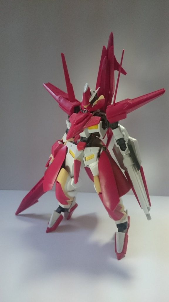 基本的にバルバトスの装甲にアルケーを重ねて、パテで隙間を埋めた感じです。
足はリボガン使ってますが、ほぼバルバトスとアルケーだけでできてます。