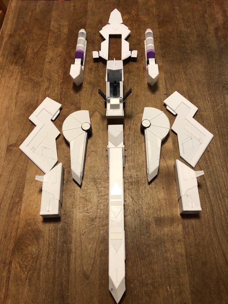 最大でこれだけに分解することができました
現在は本体と羽パーツは接続してしまいましたがこれくらいには分解することができます
メンテナンスもし易いようにしました