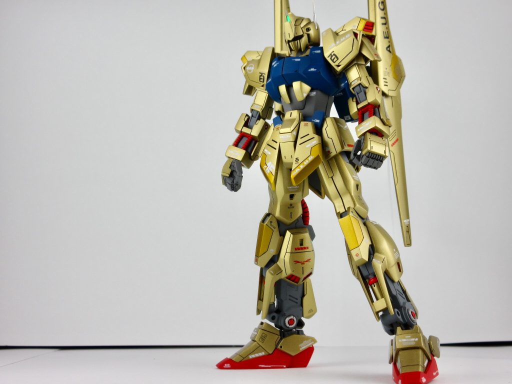 頭部アンテナはメタルパーツ。
バルカンもメタルパーツに。
その他も少々ですが、メタルパーツ使用しています。