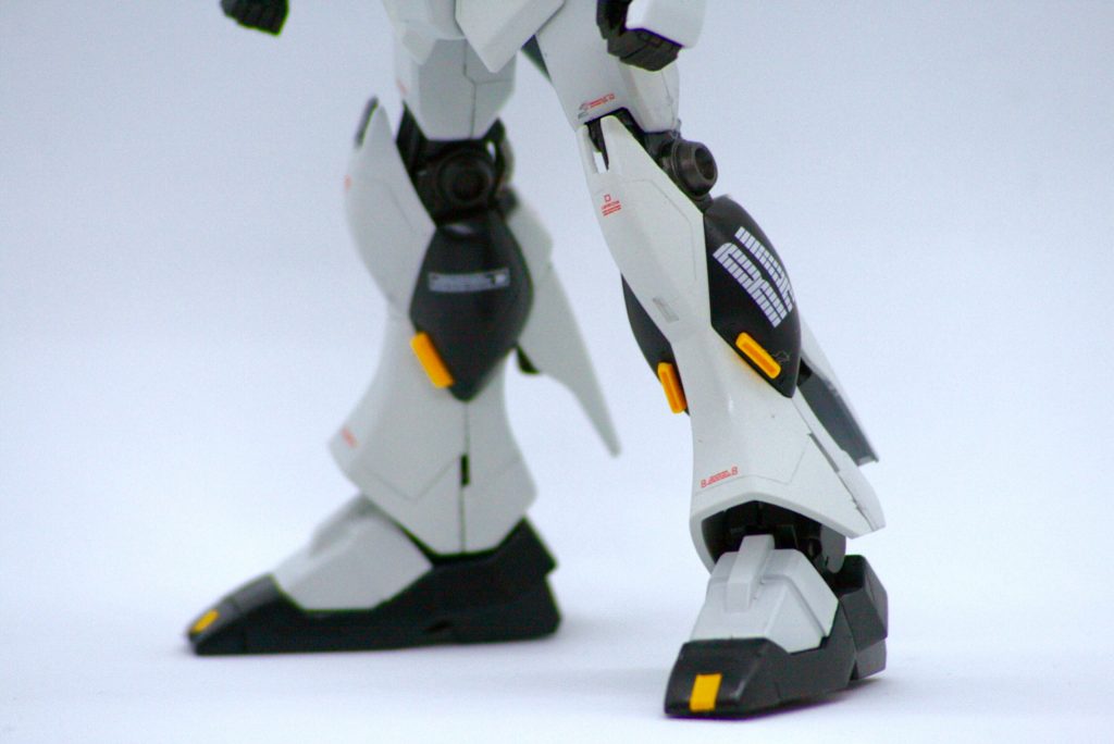 左足のふくらはぎにはRAのマーキング