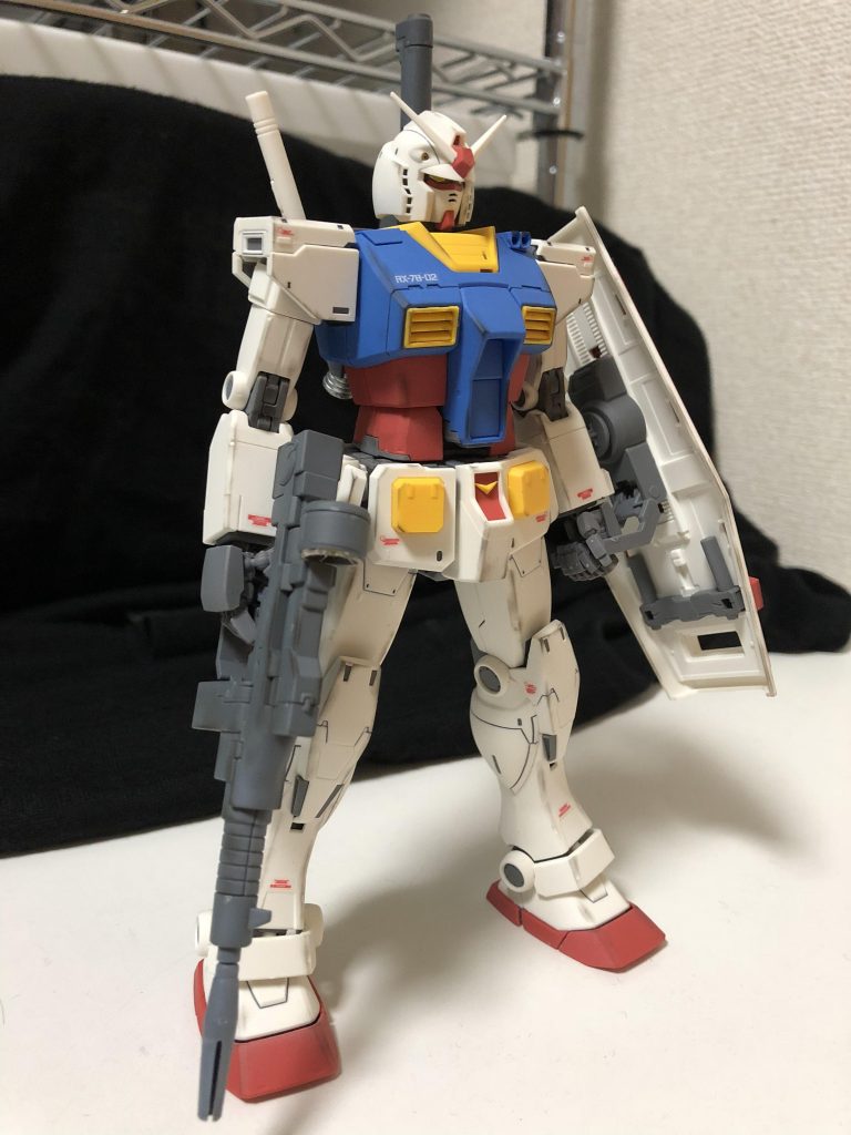 武器のバリエーションが豊富です。初期型ビームライフルとショルダーキャノン装備。